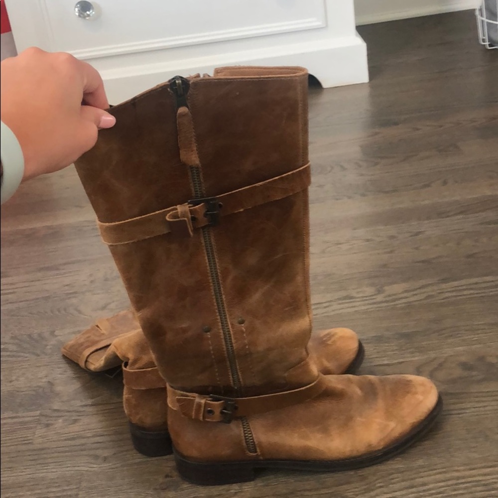 Women’s light brown boots